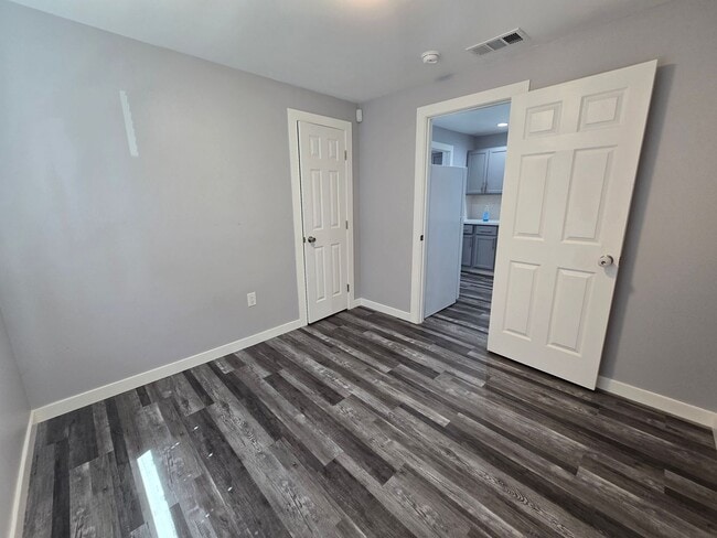 Building Photo - 2 bed 1 bath House in Merced
