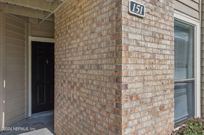 Building Photo - Renovated Condo in a Convenient Location!