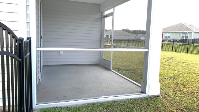 Building Photo - 4-Bedroom, 2-Bath Home in Heather Glen Com...