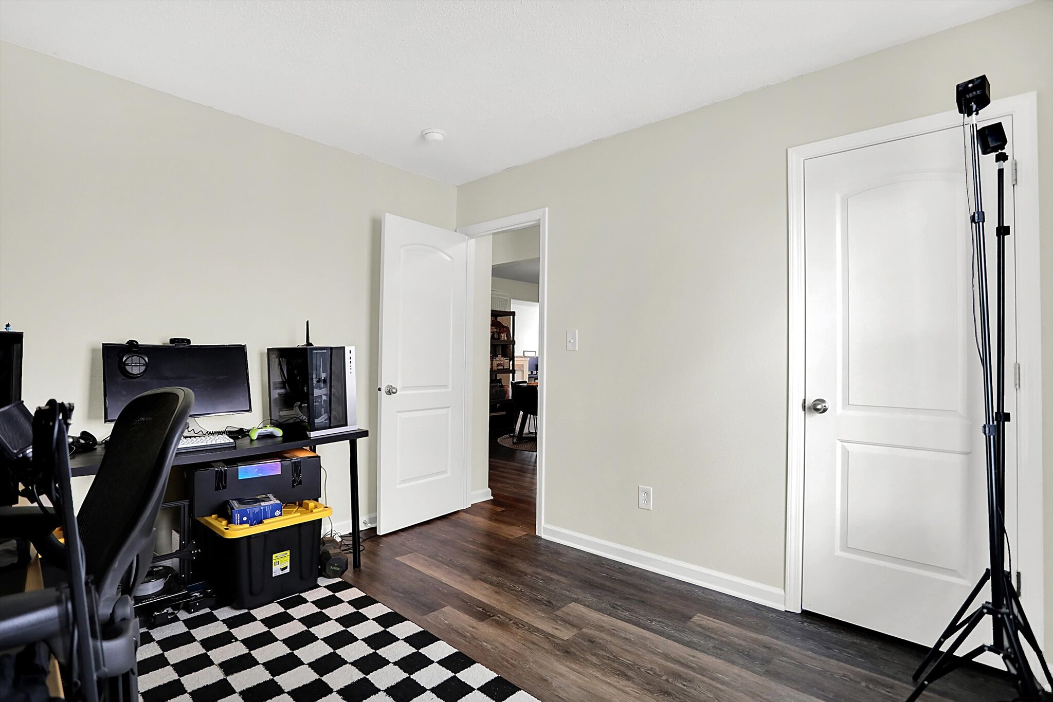 Building Photo - 5549 Wild Horse Dr