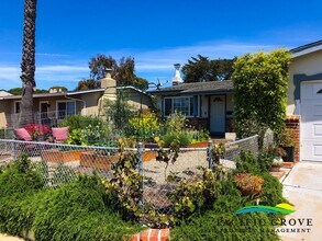 Building Photo - Updated Three Bedroom