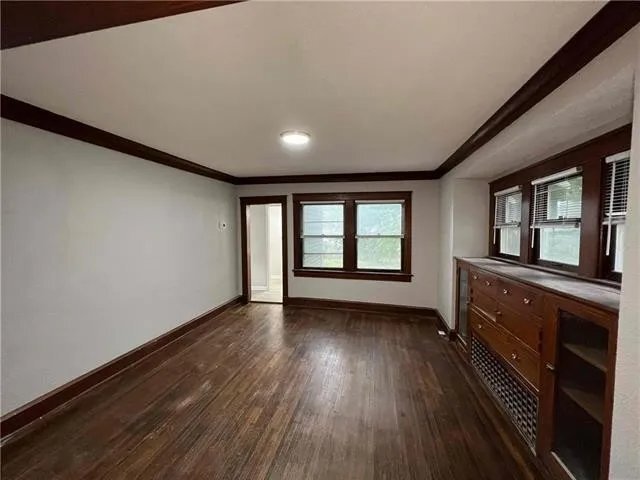 Building Photo - 315 N Chelsea Ave