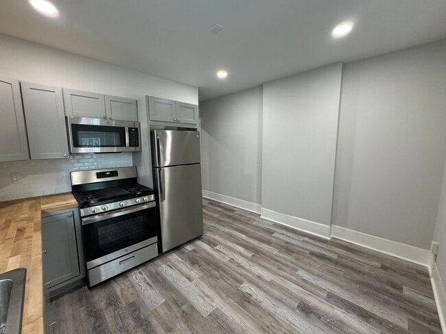 Building Photo - Completely Updated THREE BEDROOM TWIN!