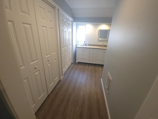 Building Photo - 41 Crocus Ln