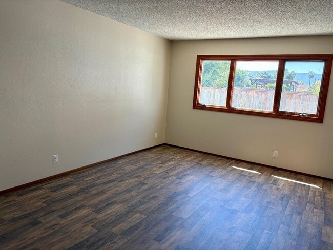 Building Photo - 478 Churchill Park Dr