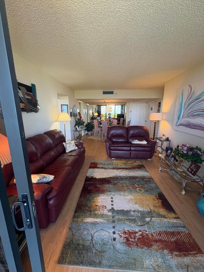 Building Photo - 6895 Willow Wood Dr