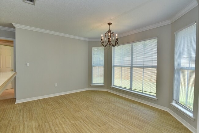 Building Photo - 15065 Warren Dr