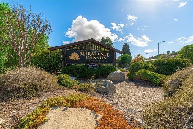 Building Photo - 376 Miraleste Dr