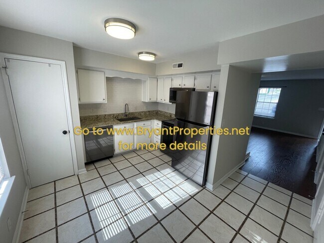 Building Photo - Hendersonville - 2 Bedroom Condo