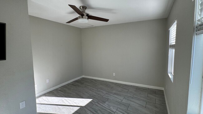 Building Photo - Renovated 4 Bedroom, 2 Bathroom Home in a Prime Phoenix Location!