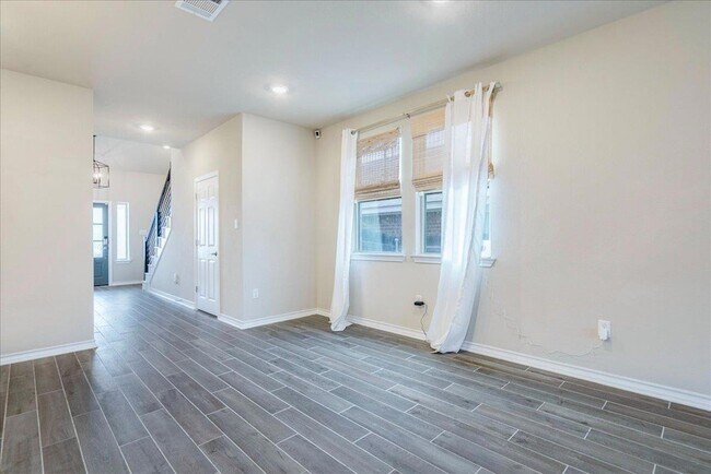 Building Photo - 133 Papaya Dr