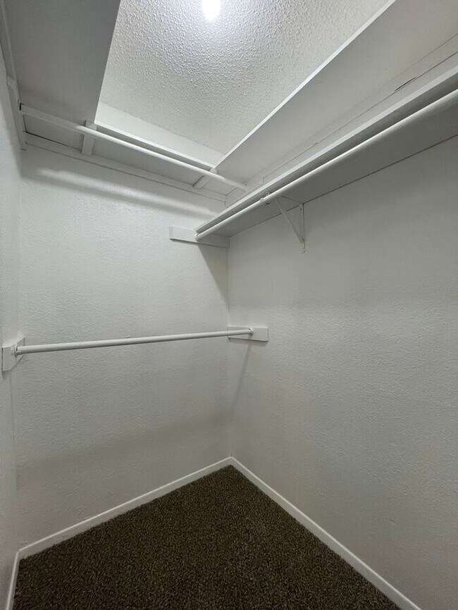 Building Photo - Available Now- 3/2 1 car garage 1 block fr...