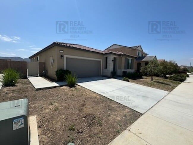 Building Photo - Beautiful 3 Bed, 2 Bath Single-Story Home in McSweeny Farms with Open-Concept Living