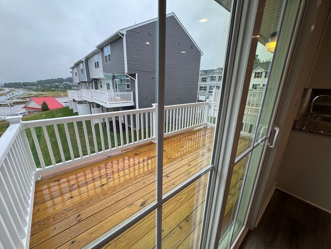Building Photo - Brand New Townhouse, Great Location!