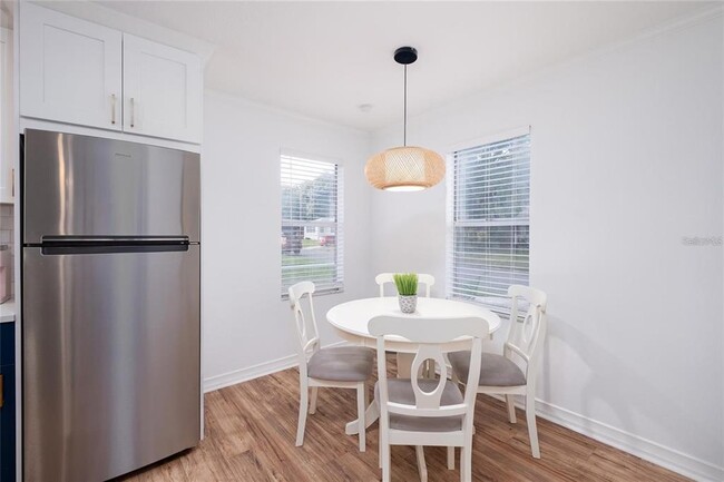 Building Photo - 1221 E Ida St