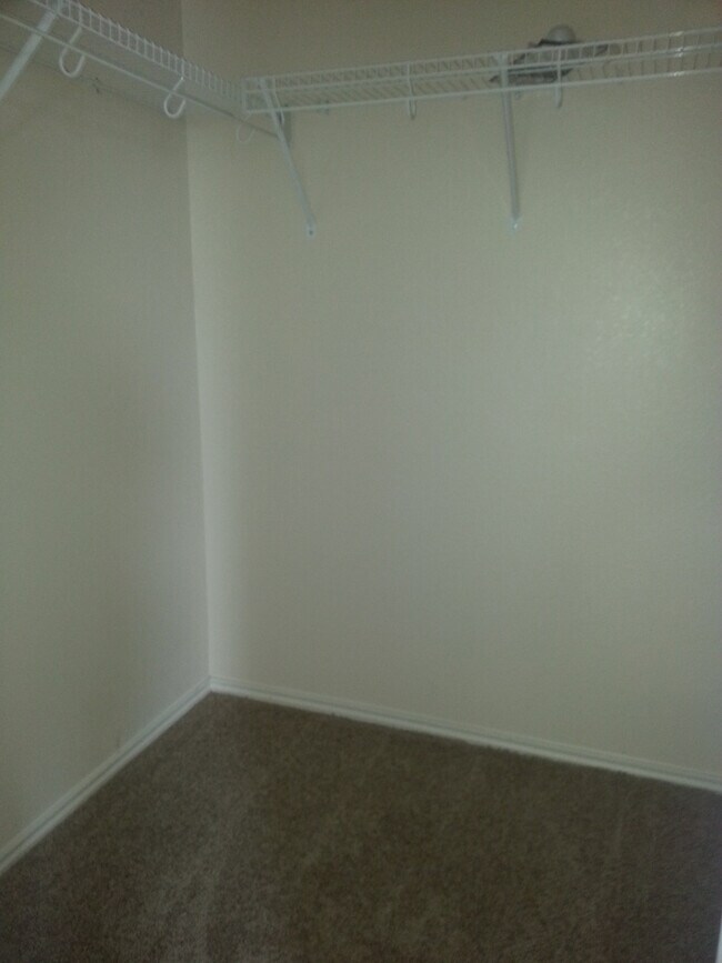 Building Photo - 10565 Flagstaff Run