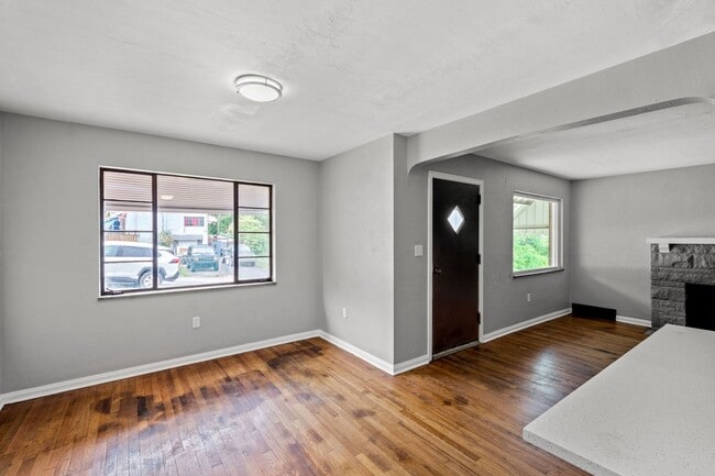 Building Photo - Stunning 2 bedroom home in Penn Hills available August 1!