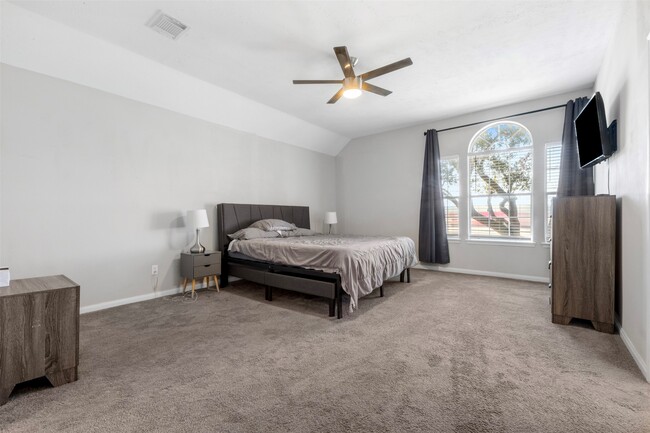 Building Photo - 1413 TX-146