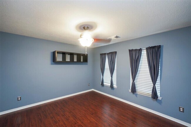 Building Photo - 8406 Oak Villa Ct