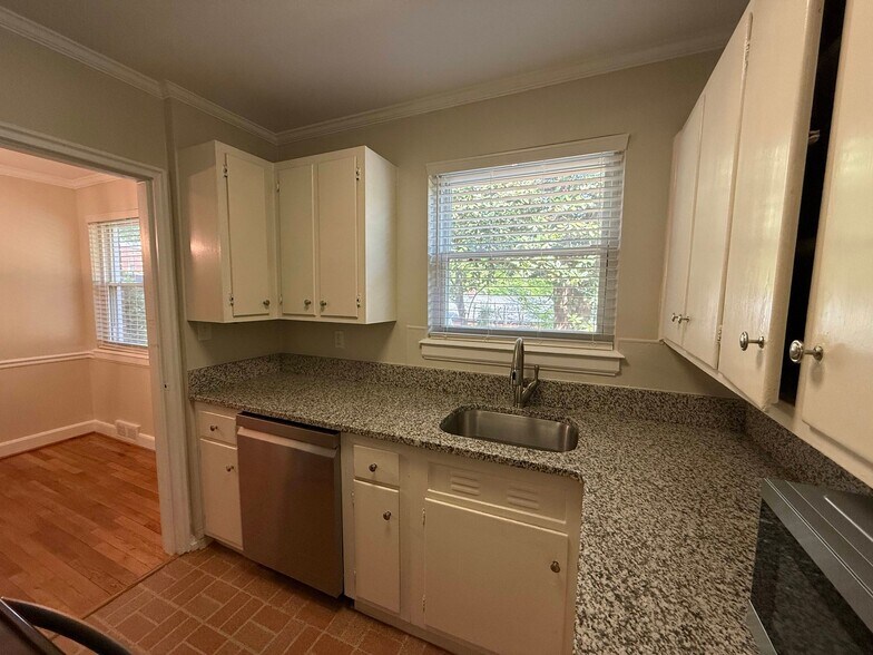 Building Photo - 2625 Greenbrier Rd