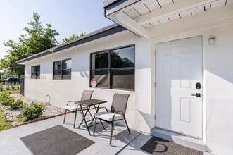 Building Photo - 1200 NW 18th Ct