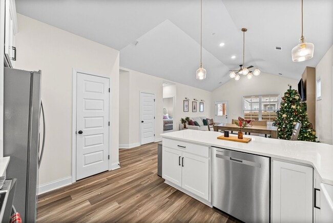 Building Photo - Gorgeous 3 Bedroom Pet Friendly Home For Rent in Pleasant View