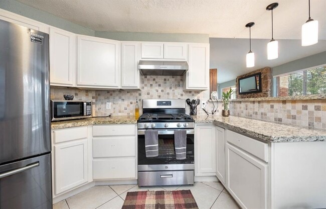 Building Photo - 22206 Meadowrock Dr