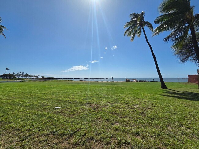 Building Photo - Ground floor Beach front Studio - Pokai Bay Beach Cabanas