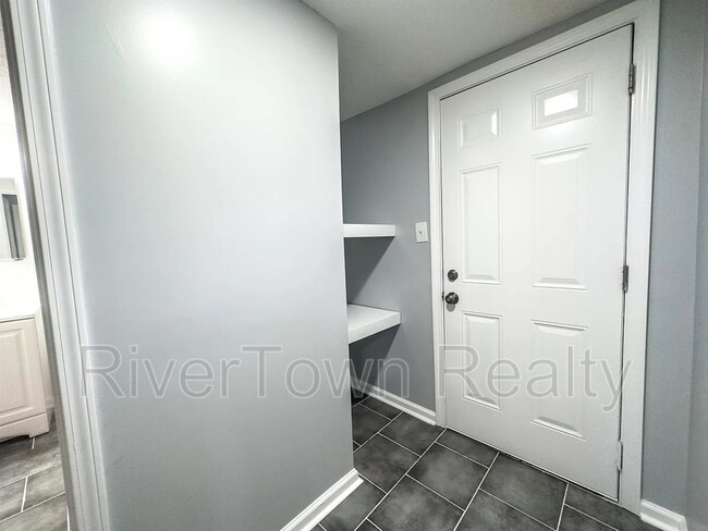 Building Photo - 1633 Orr St