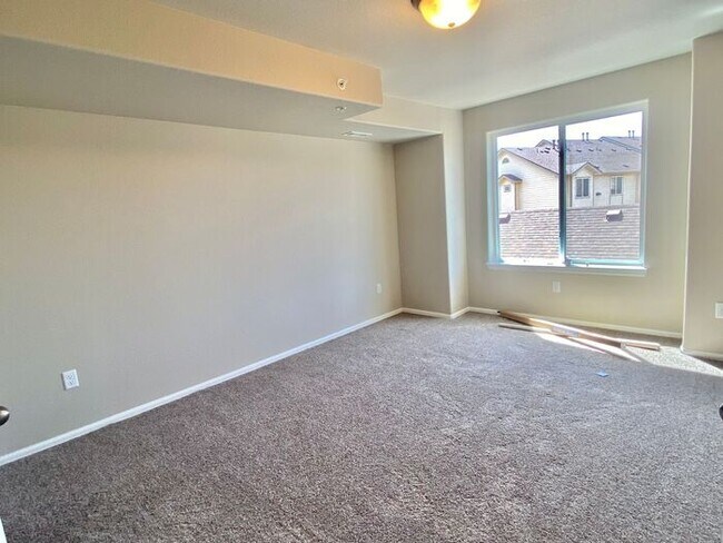 Building Photo - West Greeley Townhome with Garage!