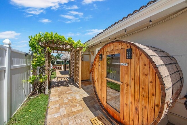 Building Photo - 220 SE 2nd Ave