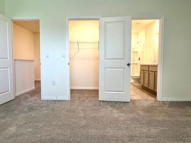 Building Photo - 5330 Dragonfly Dr
