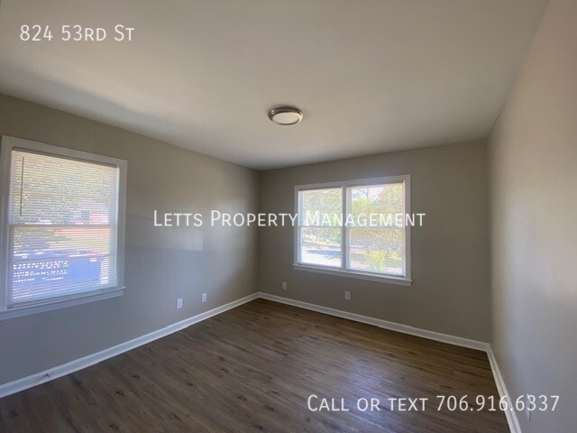 Building Photo - MOVE IN READY HOME in Desirable Neighborhood