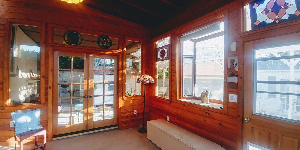 Building Photo - 3555 Colonial Ave