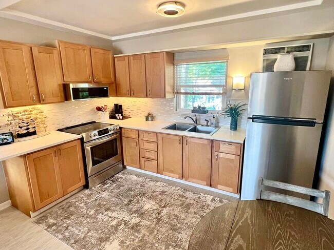 Building Photo - 2590 First St