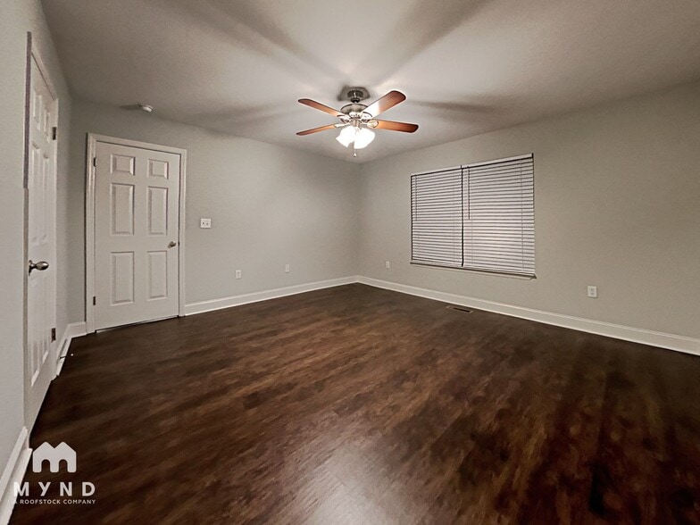 Building Photo - 722 Deans Ferry Rd