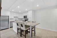 Building Photo - 3007 San Clara Dr