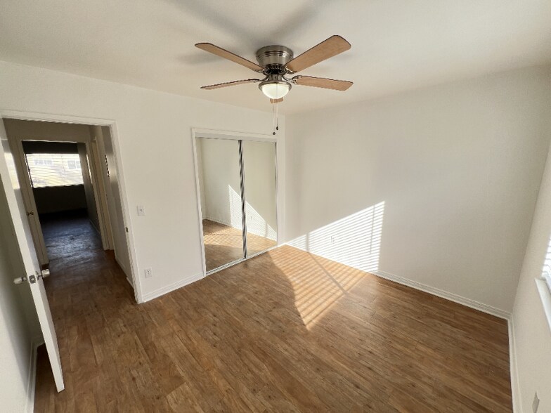 Building Photo - 14650 Saticoy St