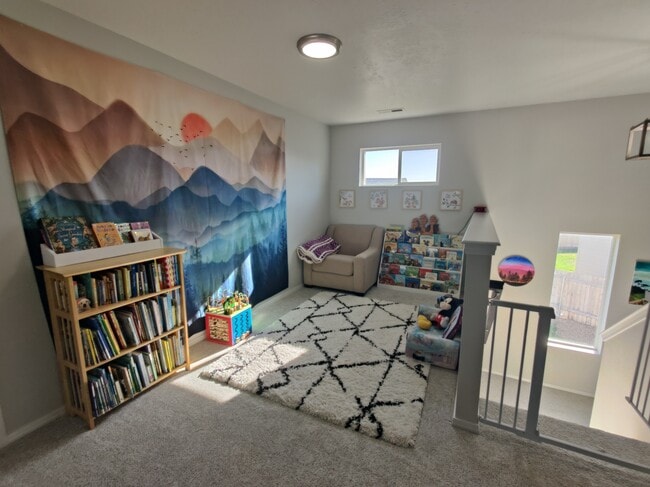 Building Photo - 1690 SW Gabar Ct