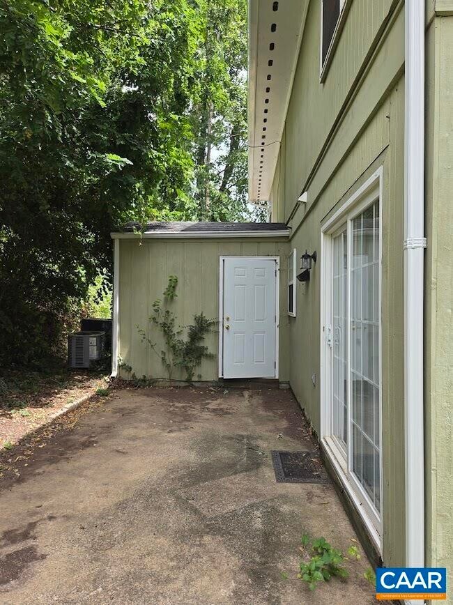 Building Photo - 117 Longwood Dr