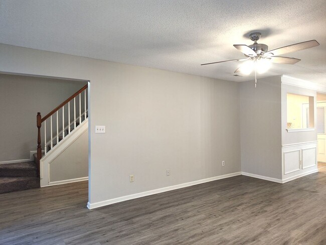 Building Photo - Pristine, 4 bed, 2.5 bath Home Located in the Southbridge Forest Community!