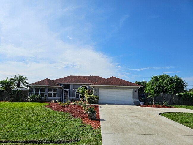 Primary Photo - 1358 SW Del Rio Blvd