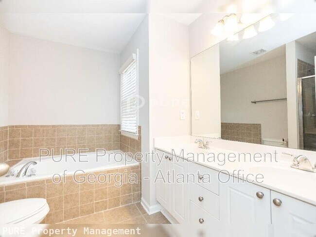 Building Photo - 5905 Oakbrook Lake Ct