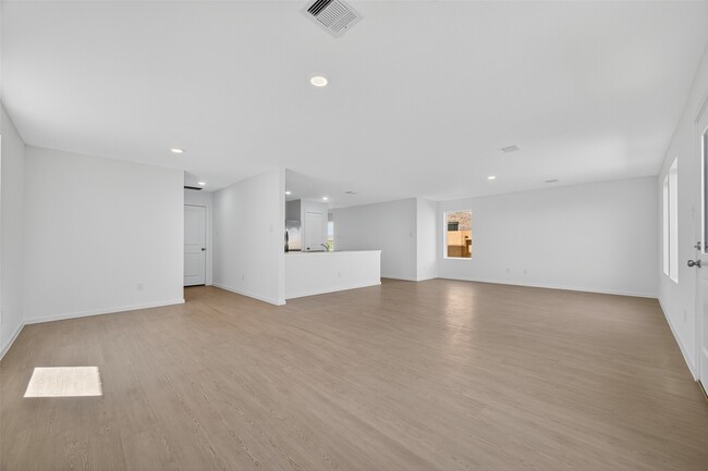 Building Photo - 16722 Spotted Oak Dr