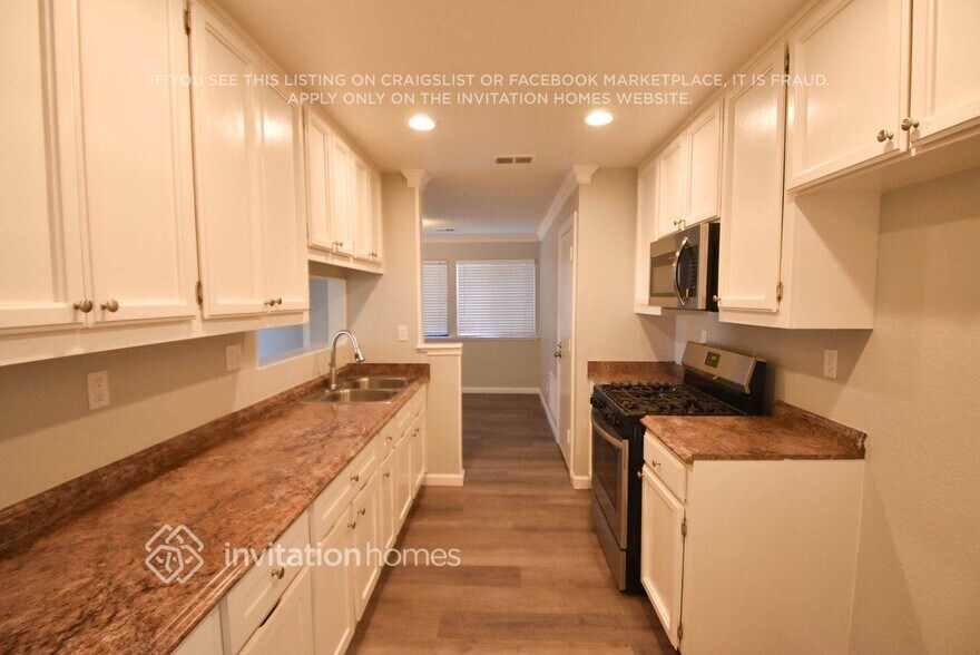 Building Photo - 2522 Mankas Blvd