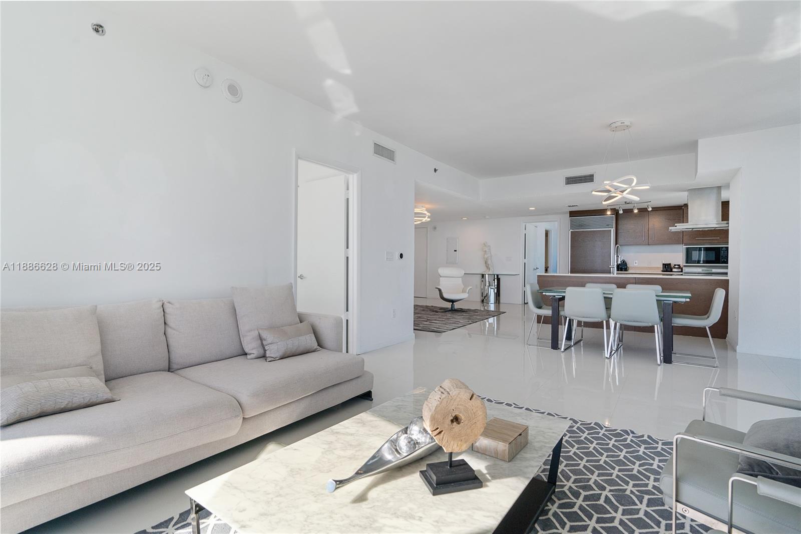 Building Photo - 495 Brickell Ave