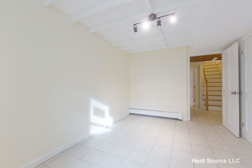 Building Photo - 23 Cottage Ave