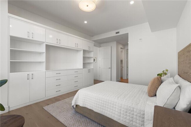 Building Photo - 2425 Peachtree Rd NE