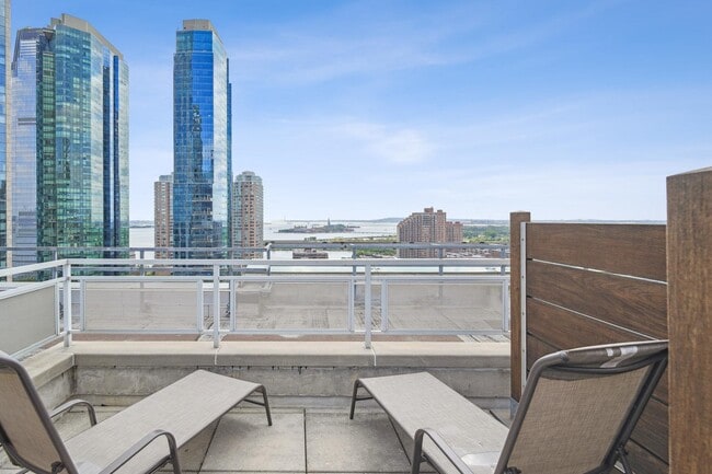 Building Photo - 105 Greene St