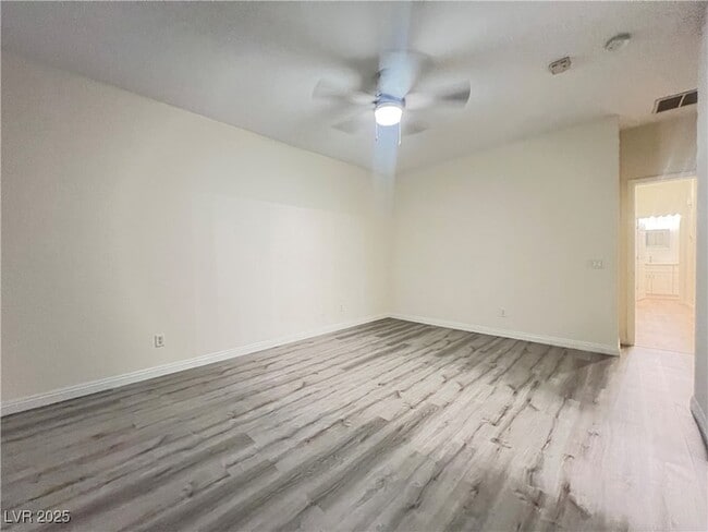 Building Photo - 10524 Isola Bella St